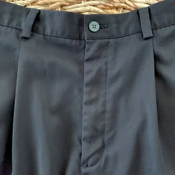 Nike FitDry Pleated Golf Shorts - Picture 3 of 9